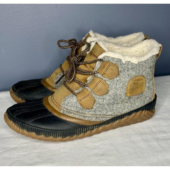 Sorel Out N About Boots Womens 8.5 Gray Tan Waterproof Duck Boot Faux Fur Sherpa - Picture 3 of 16
